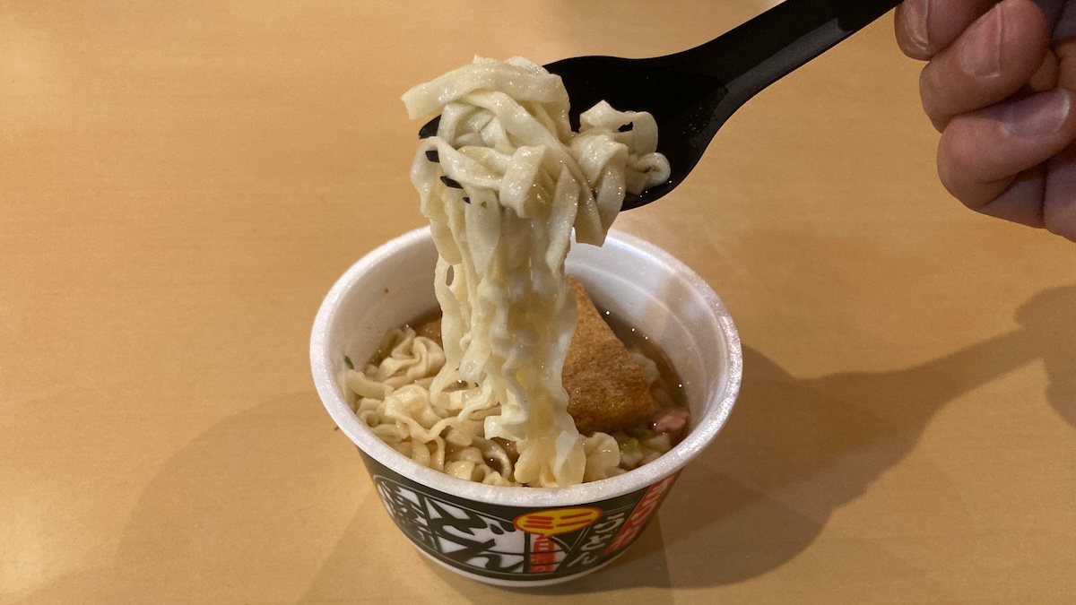 HOVERLIGHT SPORKでカップうどんを食べる。