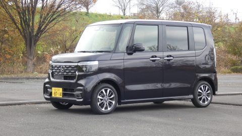 ホンダの新型N-BOX カスタムに試乗！完成度が高すぎて街乗りもキャンプも万全だ