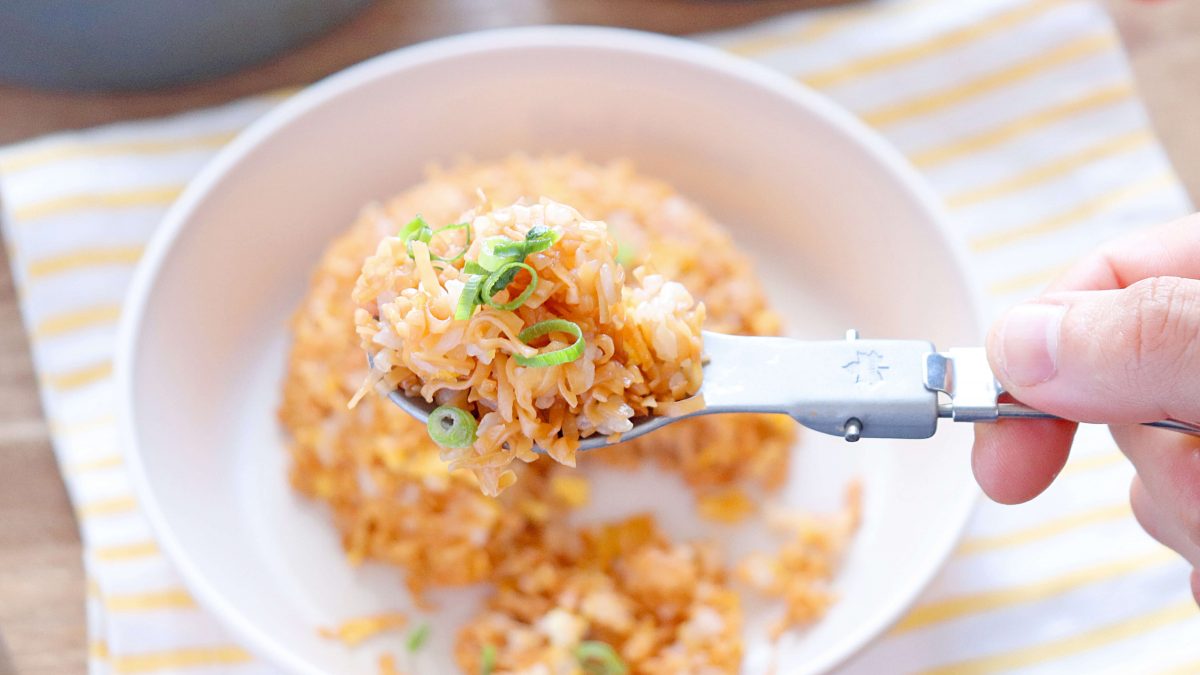 フライパン1つで作るチキンラーメン炒飯