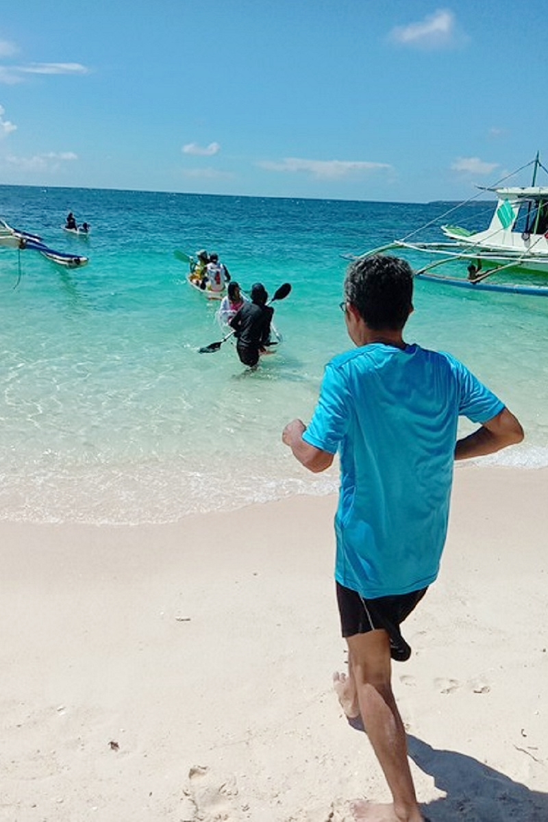 思わず駆け出したくなる海!