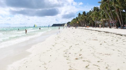 真っ白な砂浜＆透明度の高い海！知る人ぞ知るフィリピンの“アジアNO.1ビーチ”を満喫してみた