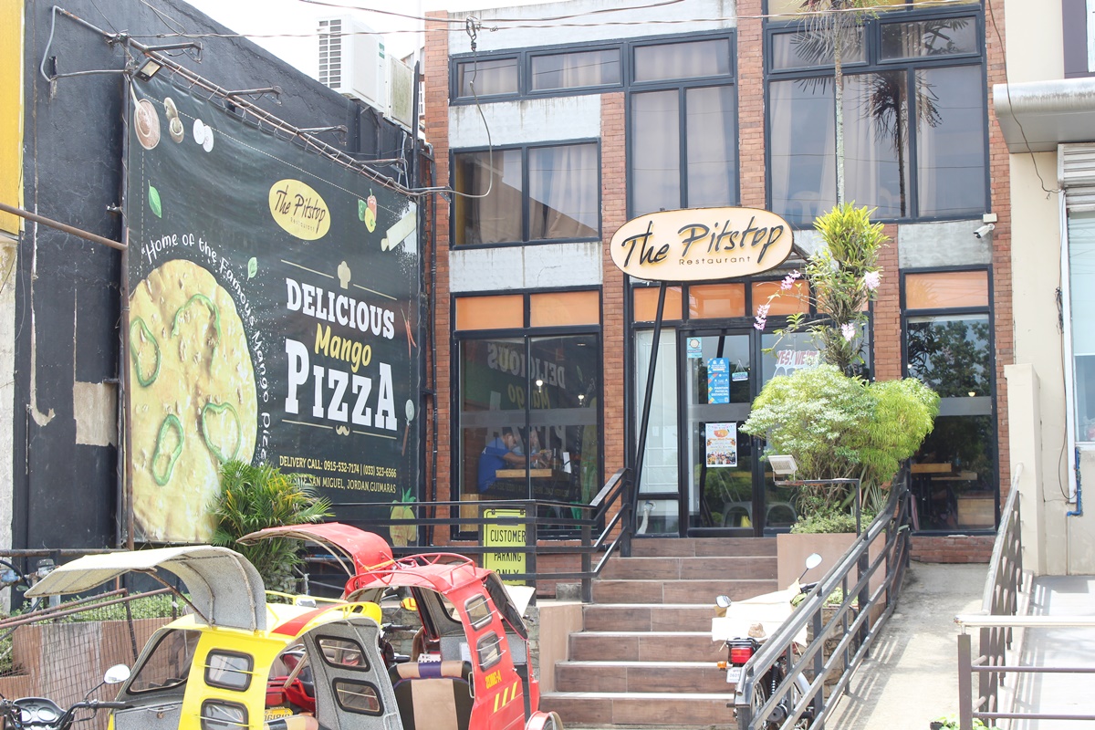島で最初にマンゴーピザを出した有名店。