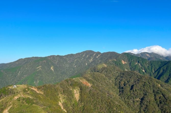 塔ノ岳に至る稜線