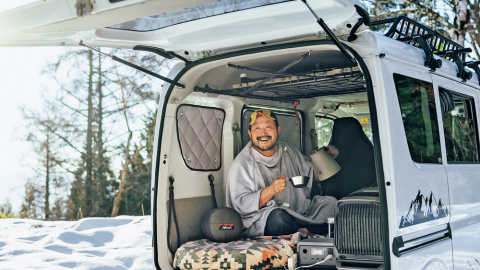 車中泊の寒さ対策もこれで万全！冷気を遮るアイテム、ポカポカ食事調理、あったかシュラフなどおすすめ10選