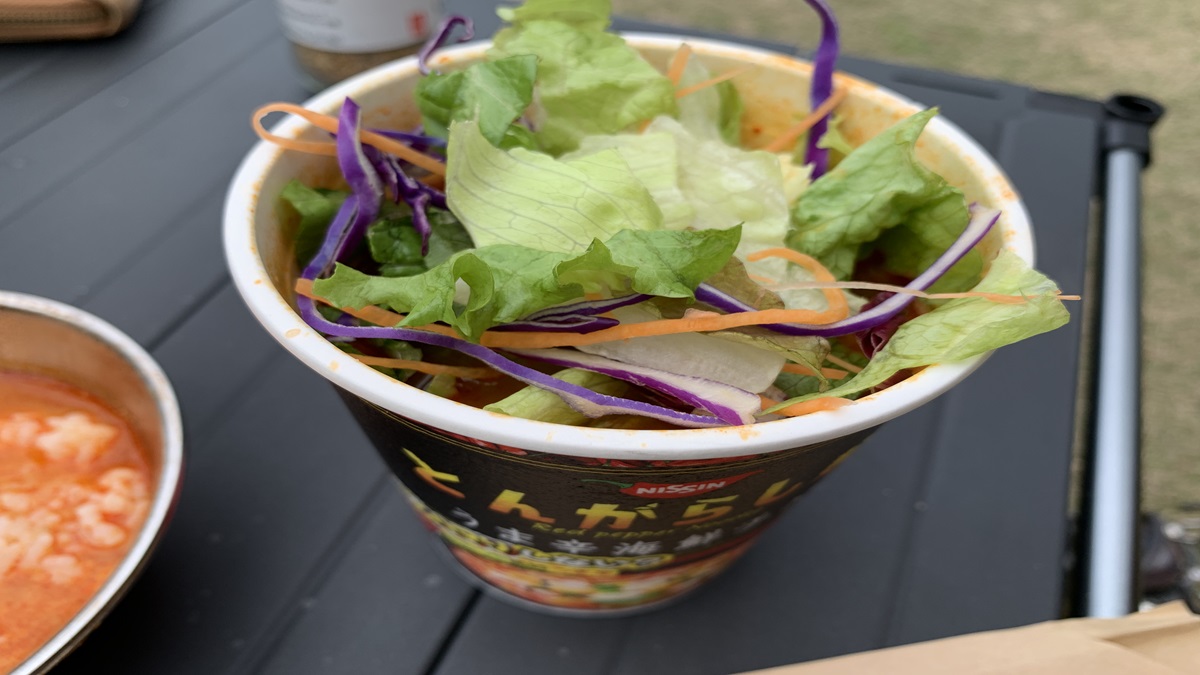 野菜も加えたとんがらし麺うま辛海鮮チゲ