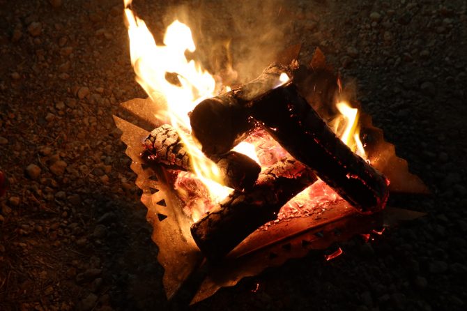 焚き火初心者でも大丈夫！SOTOの焚き火台「エアスタ」で冬キャンプを満喫してきた