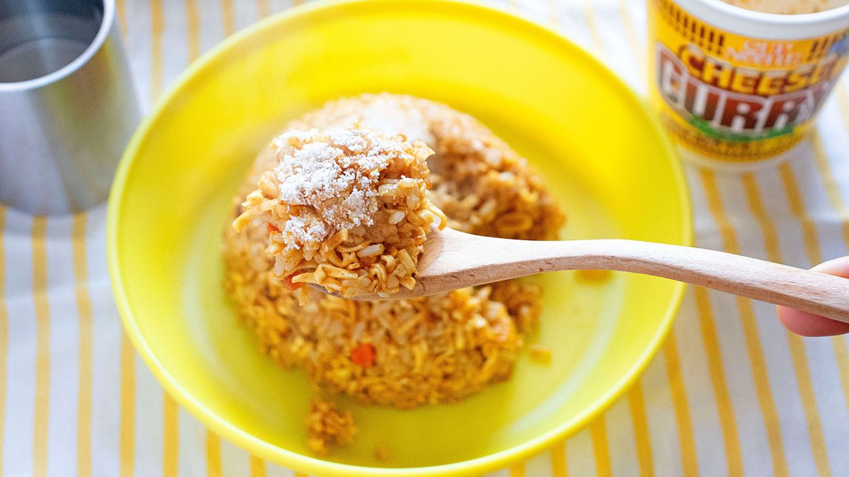 欧風チーズカレーのカップヌードル炒飯