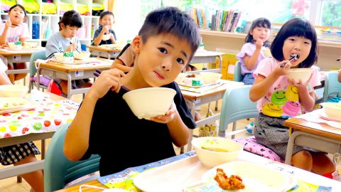 子ども達の心と体を育てるオーガニック給食の最前線を知る、ドキュメンタリー映画『夢みる給食』