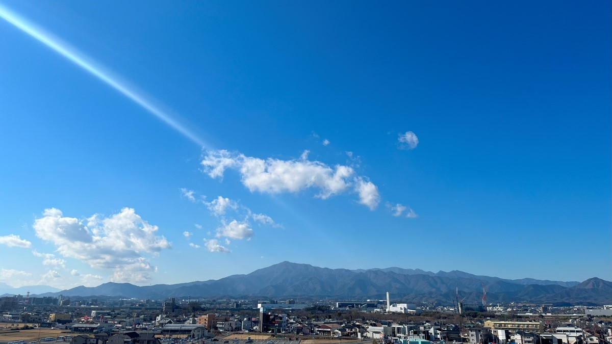 街から見た丹沢山塊