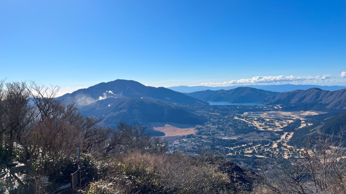 金時山の山頂風景カルデラ方面