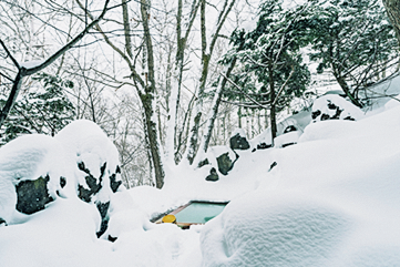 雪を見ながらの温泉…やっぱり最高！一度は行ってみたい極楽湯22