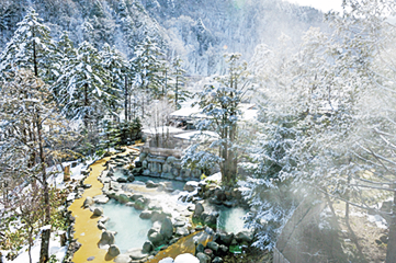 身体も心もととのう雪中サウナ＆雪見温泉