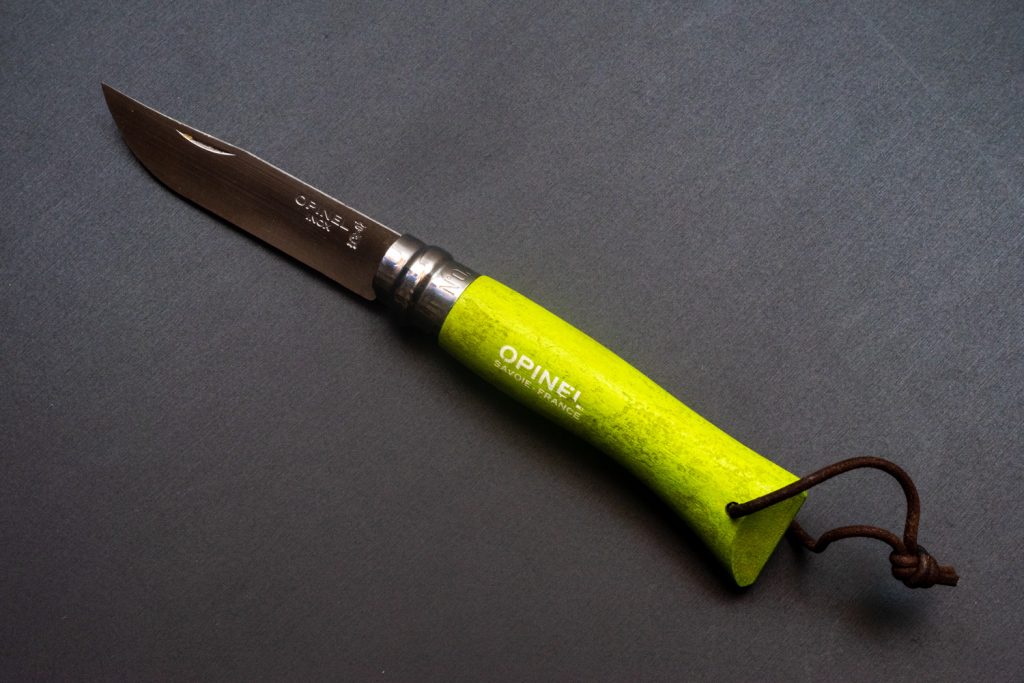 緑の柄のナイフ