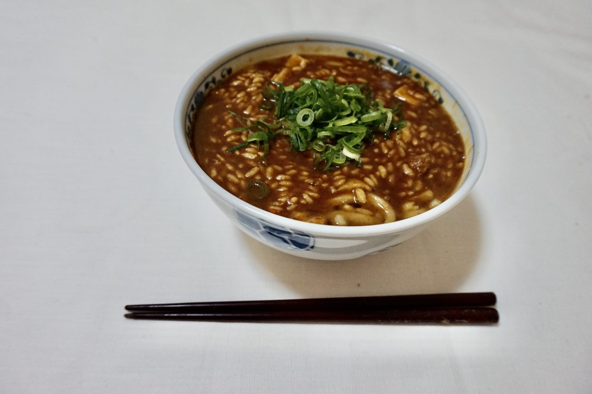 日清カレーメシを使ったカレーうどんです。