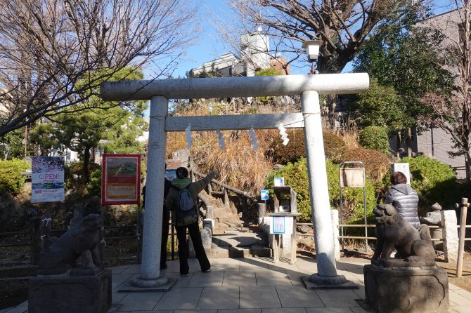 渋谷区にある都内最古の富士塚「千駄ヶ谷富士塚」へ【プロハイカー斉藤正史のTOKYO山頂ガイド File.33】