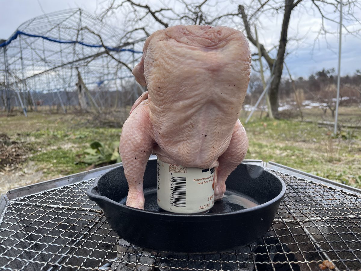 ビア缶を差し込んだチキン