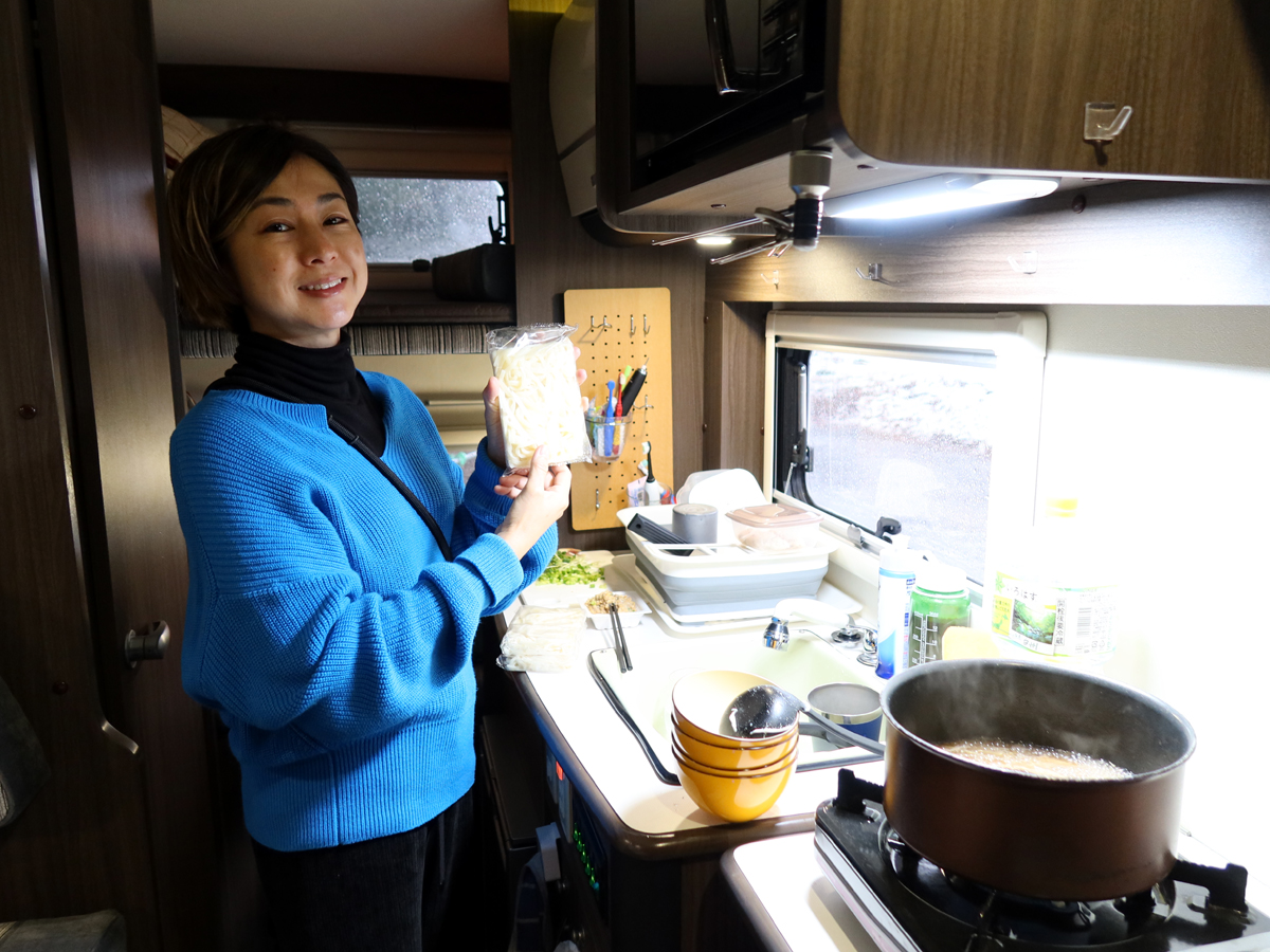 キャンピングカーの中でなに食べてる？子連れ車中泊旅のリアルな食事事情をご紹介