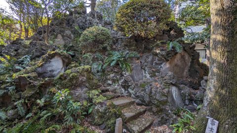 東京・高田馬場にある山頂まで登れる富士塚【プロハイカー斉藤正史のTOKYO山頂ガイド File.44 】