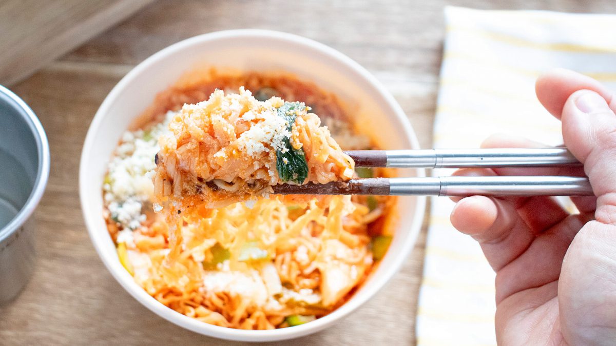 太陽のトマト麺風チキンラーメン