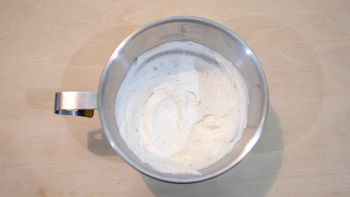 サワークリームスパイスでクリームを作る