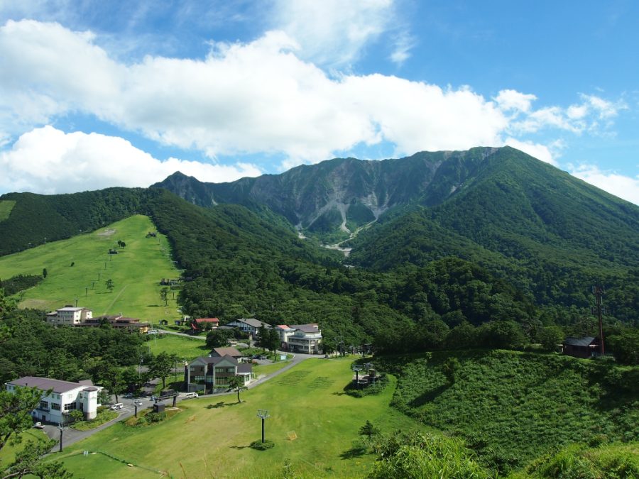 日本百名山・大山の登山口近くにモンベルのキャンプサイトがオープンするぞ～！