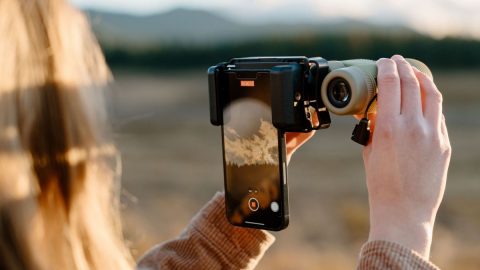 双眼鏡で見える世界をスマホカメラで撮影できるアイテムも！双眼鏡ブランド「Nocs Provisions」春夏5モデル