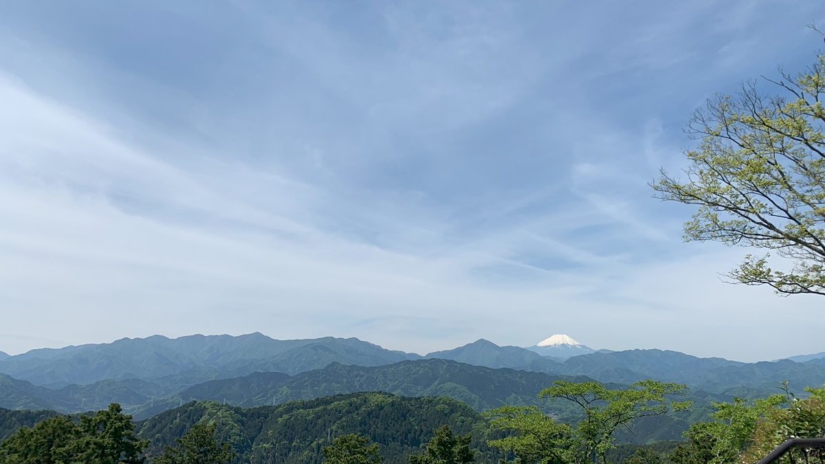 山頂から見える富士山