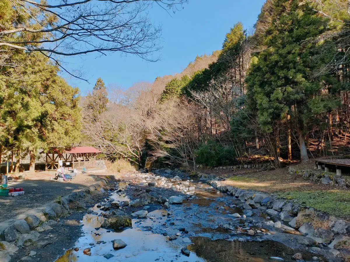 川沿いのキャンプ場