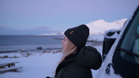 キャンピングカーで北ノルウェーなど北極圏の旅へ！雪山を見ながらサーフィンも楽しめちゃうんです