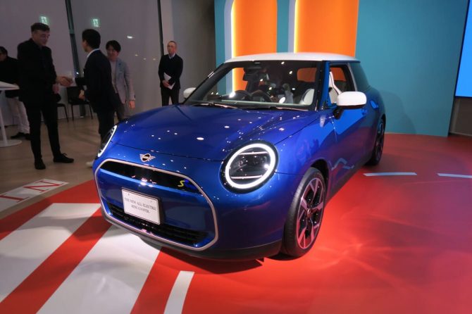 小型車に革命をもたらした名車「ミニ」の2024年最新型・クーパーが登場！BMW版「MINI」の魅力とは？