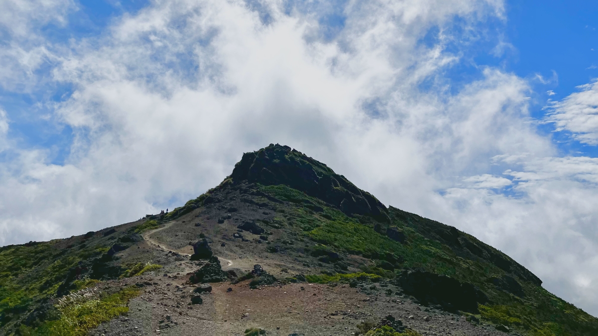 安達太良山の山頂手前