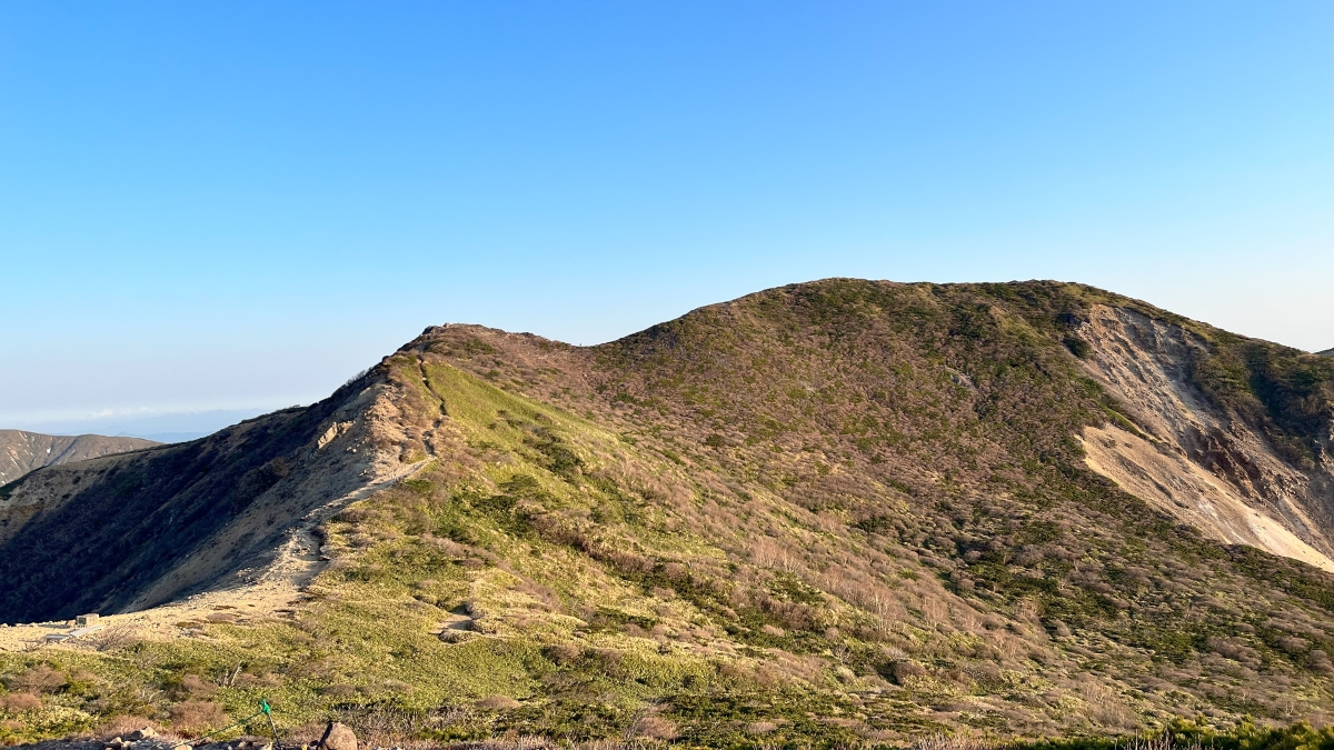 朝日岳から北方面への稜線