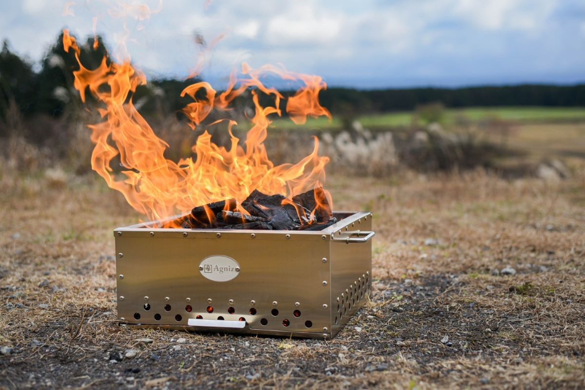 雄大な炎を生み出せるBOX型の二次燃焼焚き火台が爆誕！Agniz.「焚き火台BoxM」