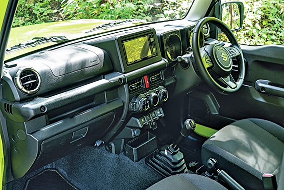 車の運転席