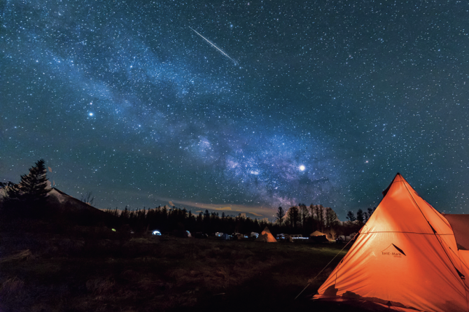 この星空は一生忘れられない！ 夜空が美しい絶景キャンプ場15選