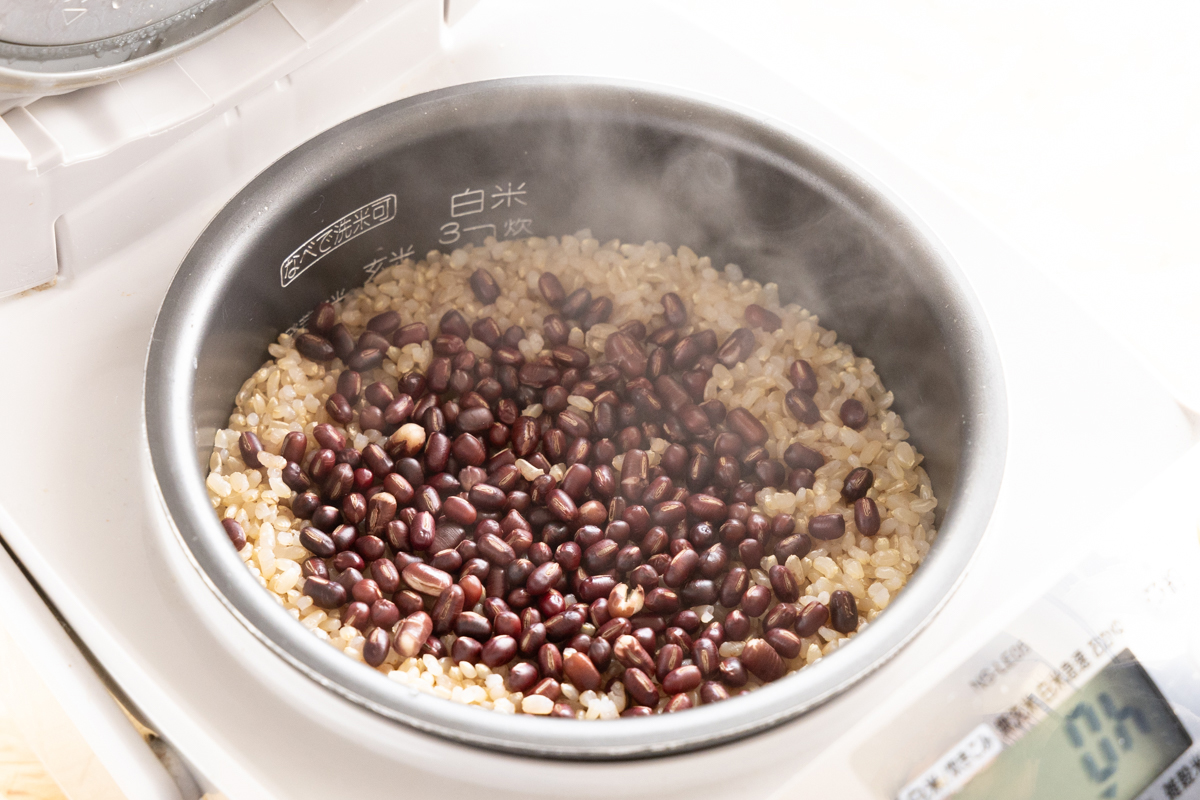 炊飯器の玄米モード、または発芽玄米モードで炊く