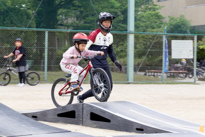 子供はもちろん、大人でも参加OK！無料でBMXレースの基礎が学べる方法があった
