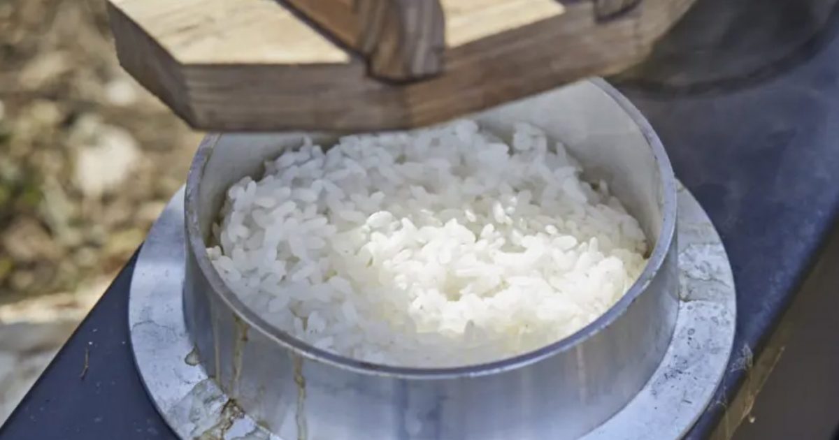 アンティーク 骨董品 真鍮製 羽釜 【キャンプ】【アウトドア】【美味しいご飯】 キャンパー界隈でにわかに話題？ 「羽釜」を使った美味しいご飯