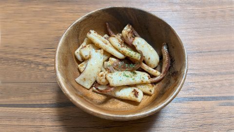 感動するおいしさの漁師直伝イカ味噌汁ほか！キャンプで食べたいイカ料理レシピ3選