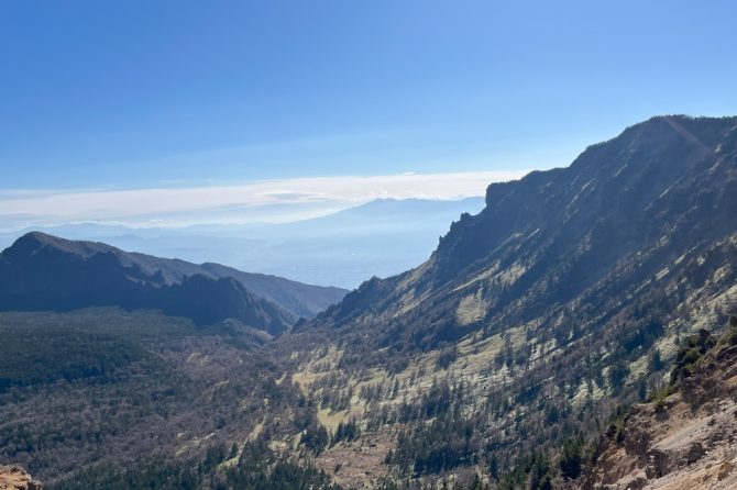 大爆発が生み出した大迫力の絶景！黒斑山で見る浅間山の姿と崩壊跡は感動必至