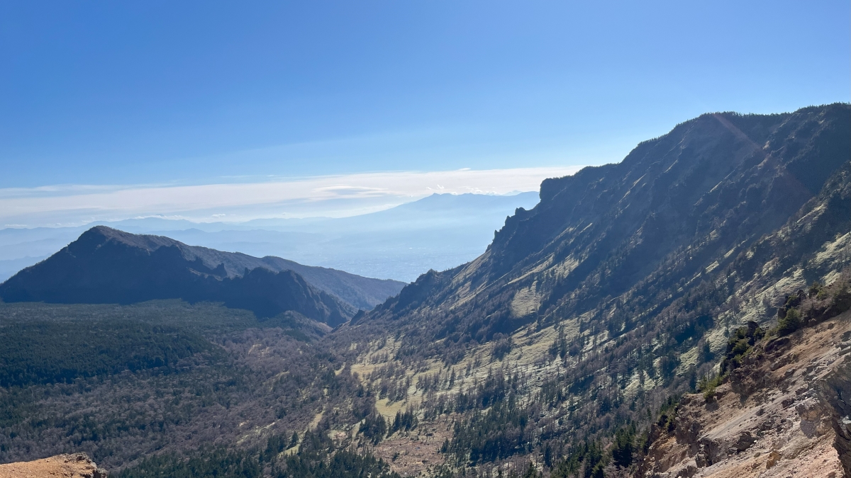 大爆発が生み出した大迫力の絶景！黒斑山で見る浅間山の姿と崩壊跡は感動必至