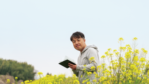 雑草一筋23年！ 雑草博士・阿部拓也さんが教える「ご近所フィールドワーク」のすすめ