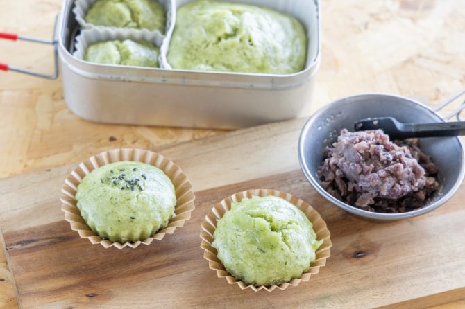 野原で摘んだ”よもぎ”の生葉で作ってみない？もっちり米粉の蒸しパンレシピ