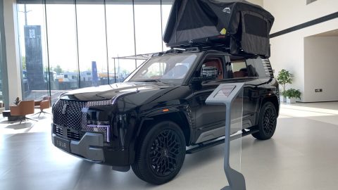 BYDのSUVがヤバすぎ！ 仰望（ヤンワン）の「U8」は1200馬力でドローンまで搭載