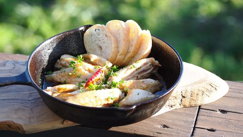 スキレットを使ったアヒージョのレシピ！作り方からおすすめの食材まで紹介