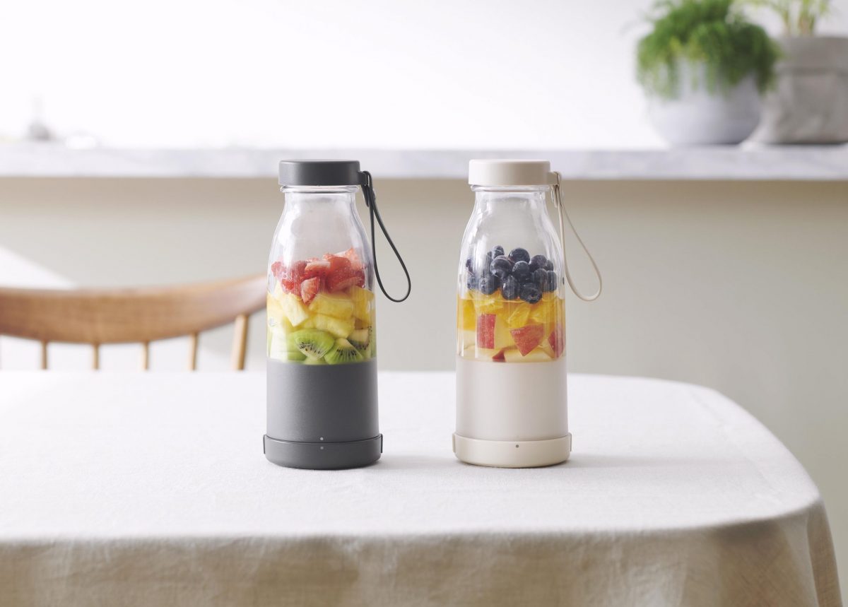 キャンプ×スムージーを手軽に叶う、レトロかわいいミルクボトル型のブレンダーはいかが?