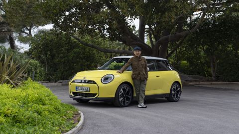 新型ミニクーパーEVの新しさとは？バルセロナで金子浩久が乗ってきました！