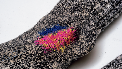 破けたら直して使おう！ 簡単にできて刺繍がかわいい「ダーニング」超入門