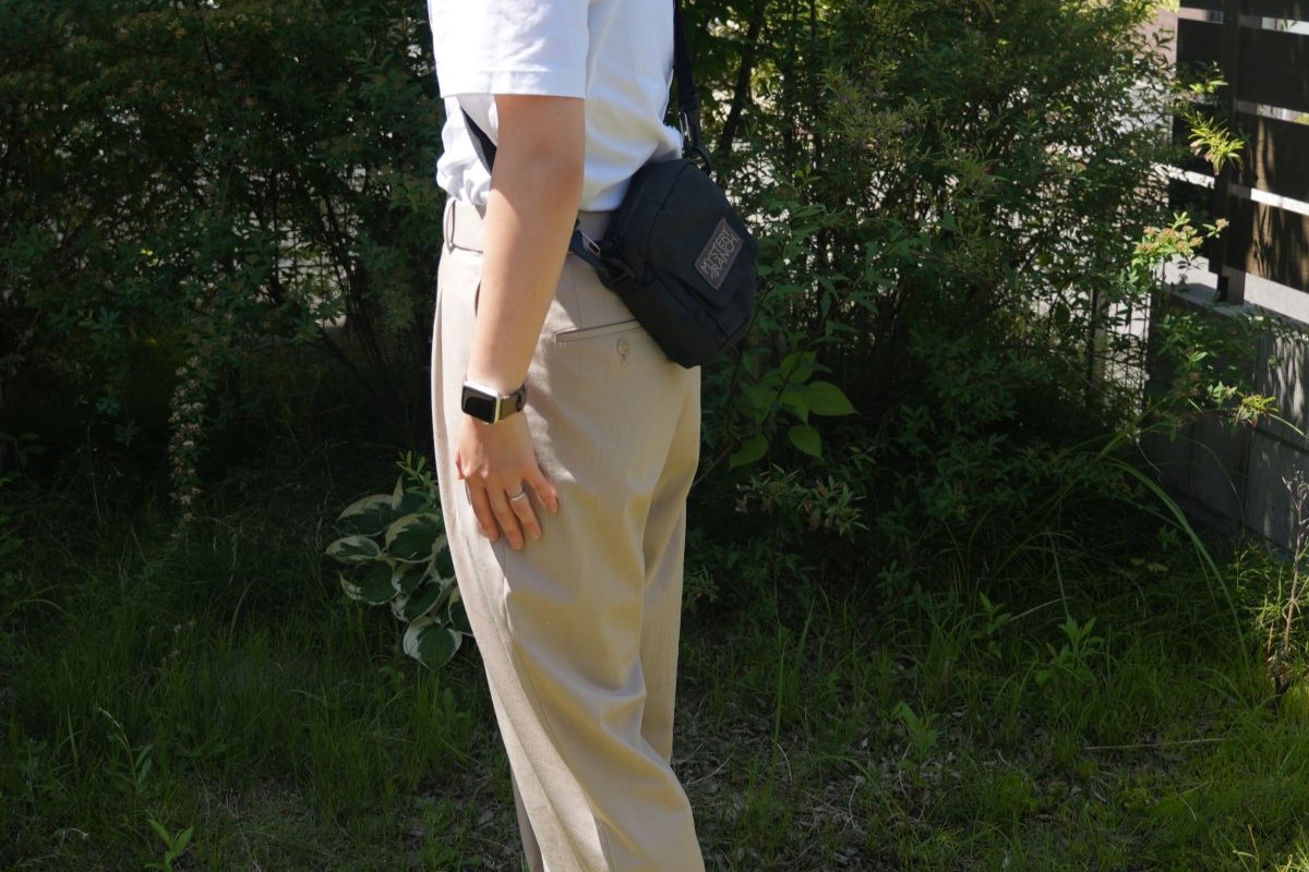 Tシャツとワイドパンツ