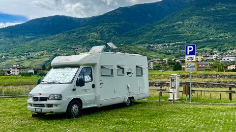 キャンピングカー旅の本場・ヨーロッパでの車中泊スポットの見つけ方！便利なアプリや治安事情も